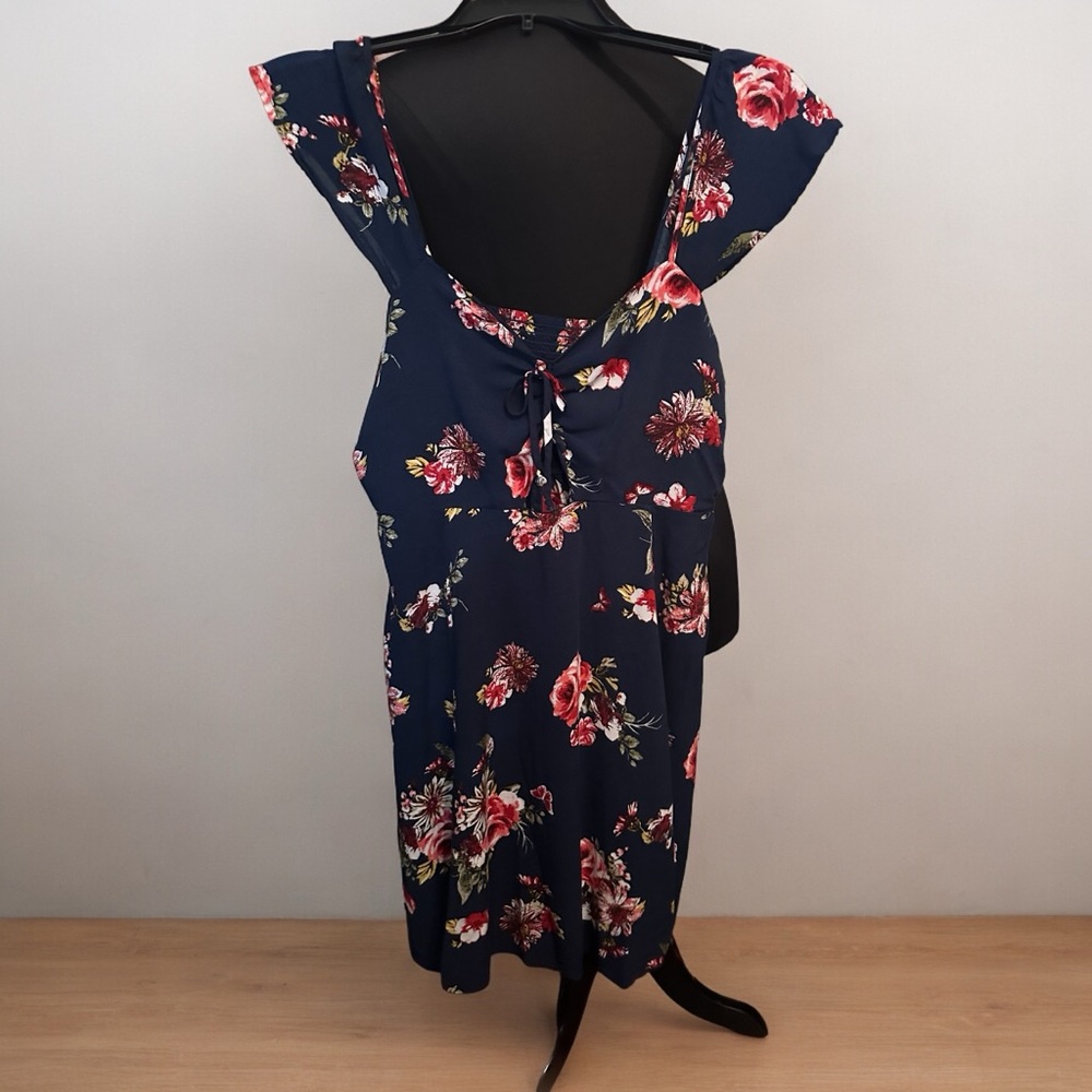 XL Xhilaration summer mid dress with cut out in center chest - Picture 1 of 6